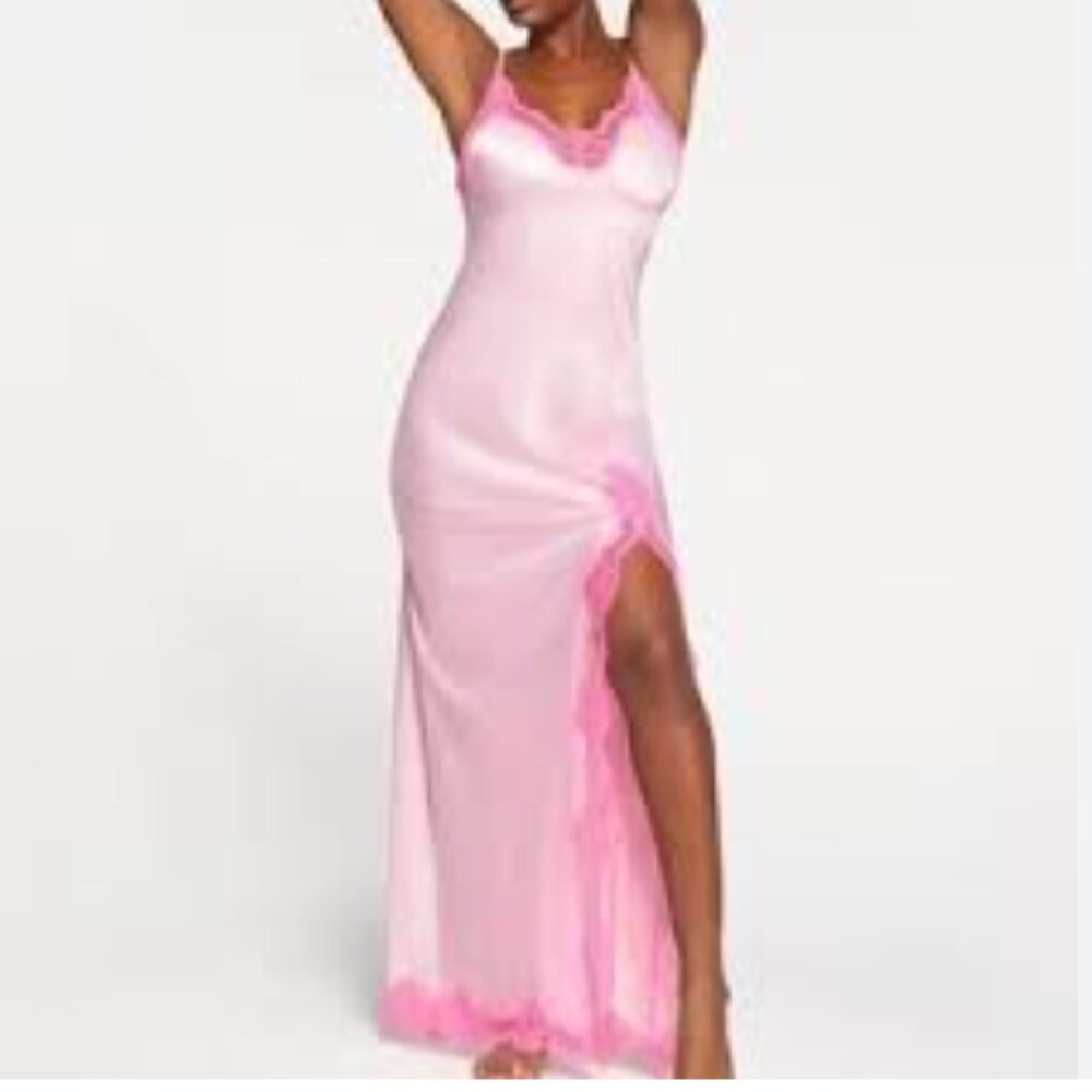 SKIMS Woven Lace Shine Dress - Picture 5 of 5